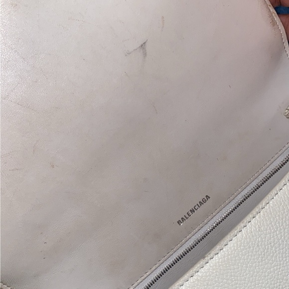 Authentic Balenciaga bag worn multiple times but still in ok condition - Picture 4 of 8